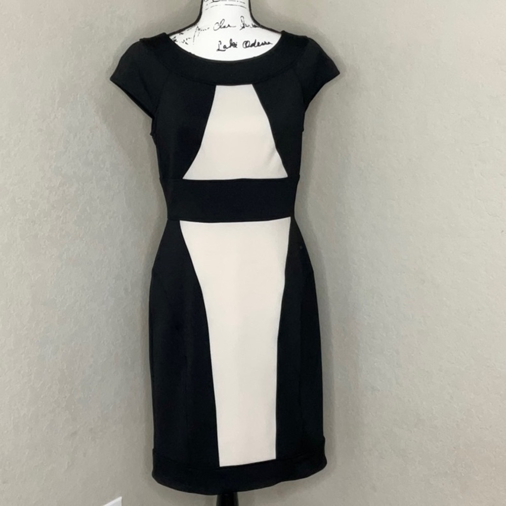 581 - Maggy London NWOT Black & Cream Color Block Sheath Dress, Size 8